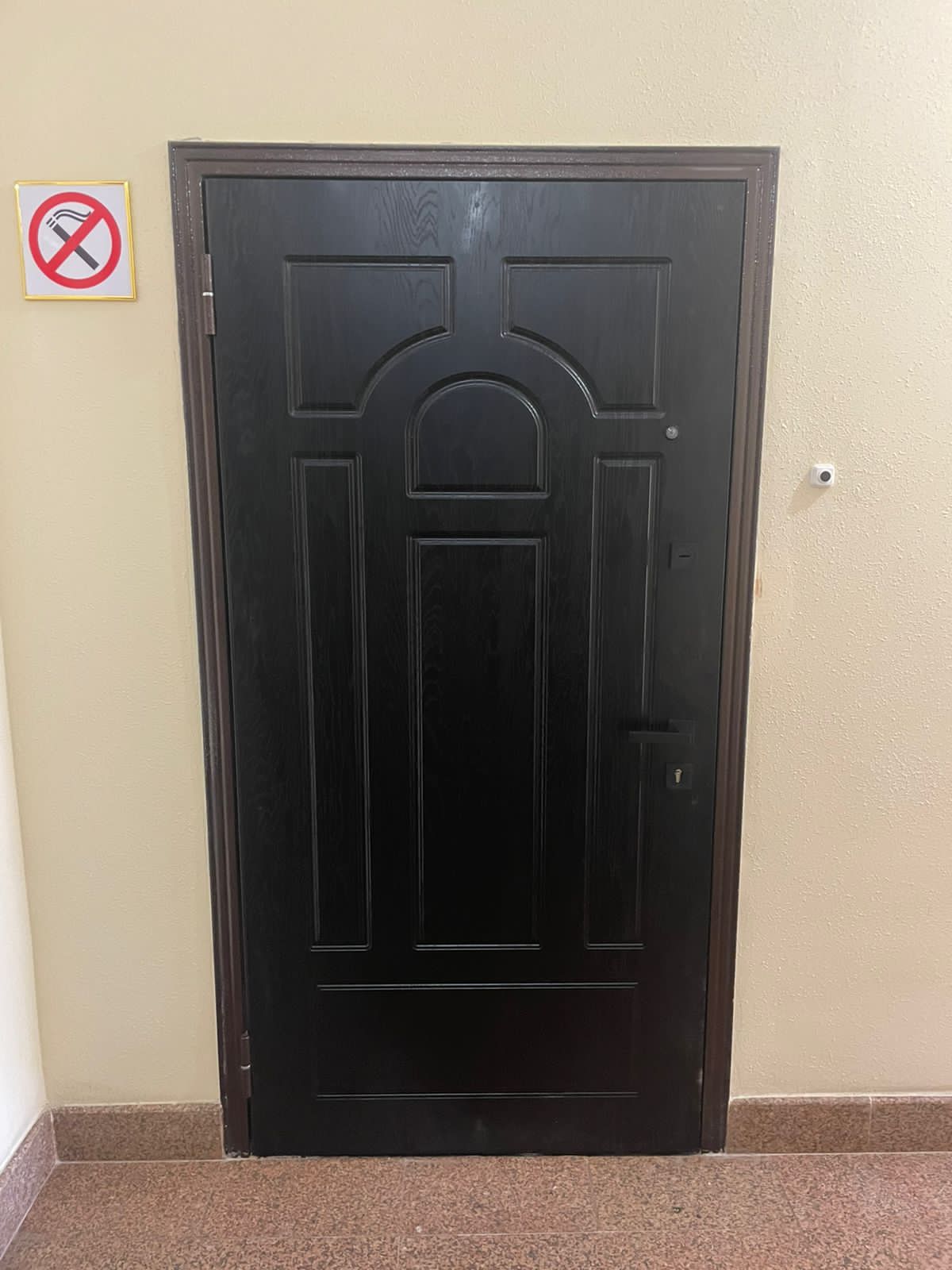 Демонстрация выполненных работ по монтажу МДФ панели