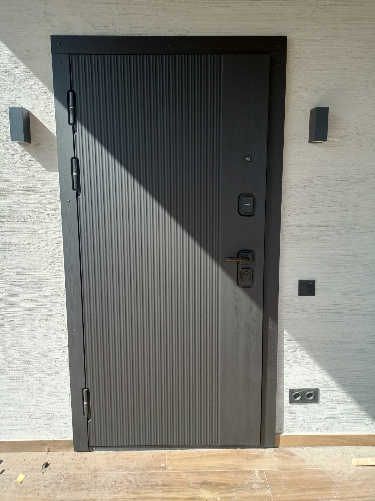 Фото двери после покраски