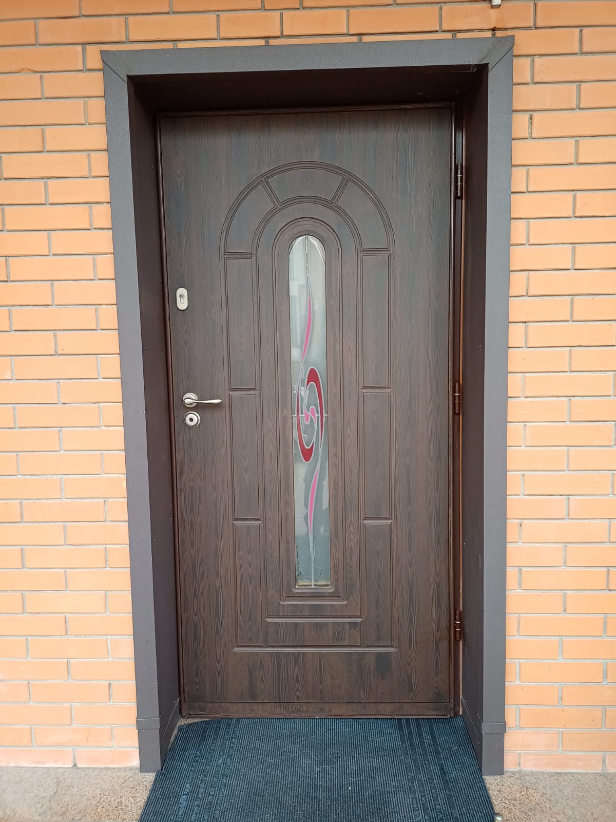 Фото двери после покраски