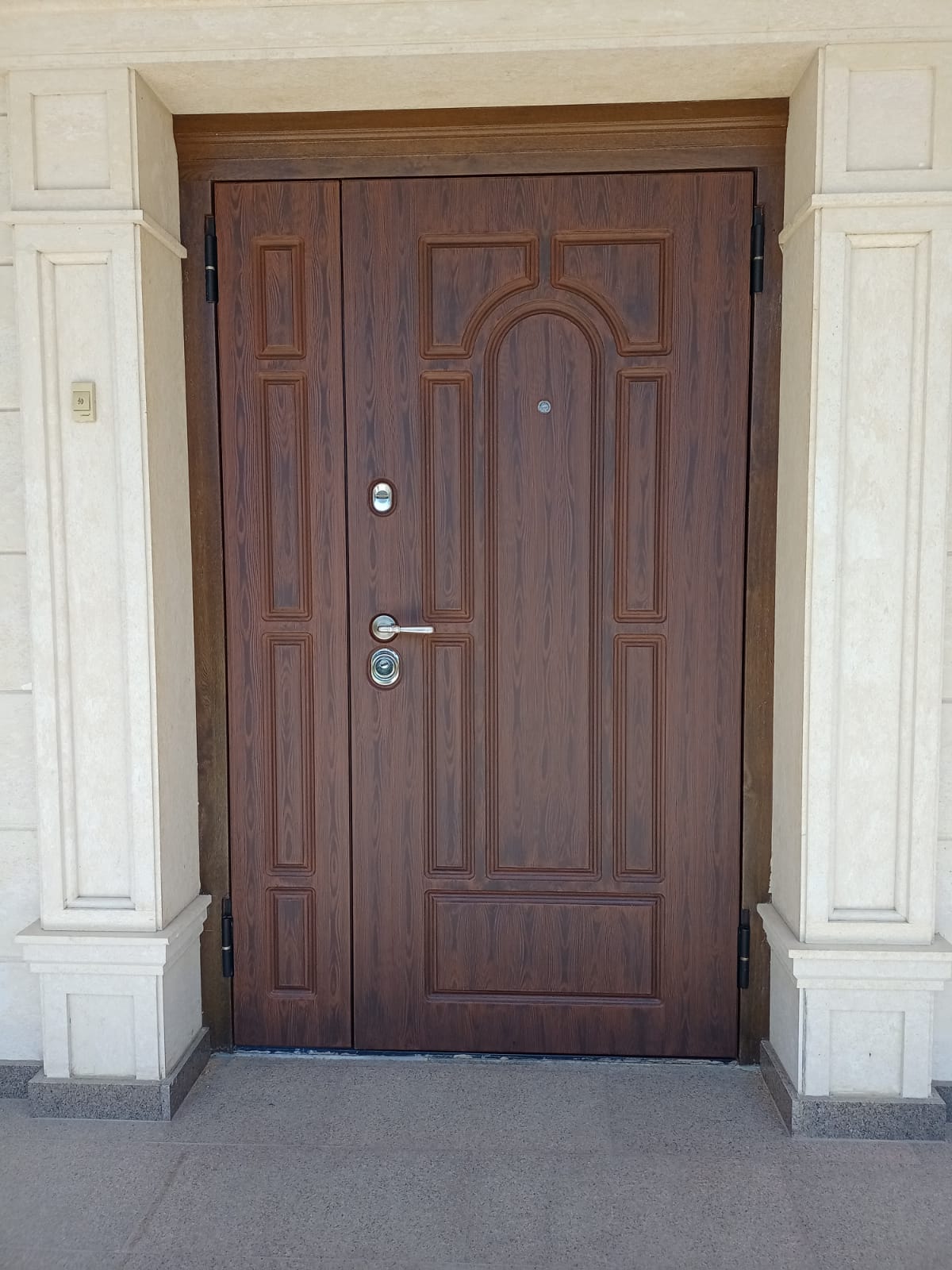 Фото двери после покраски