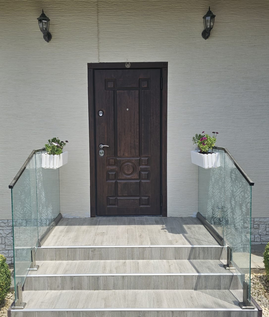 Фото двери после покраски