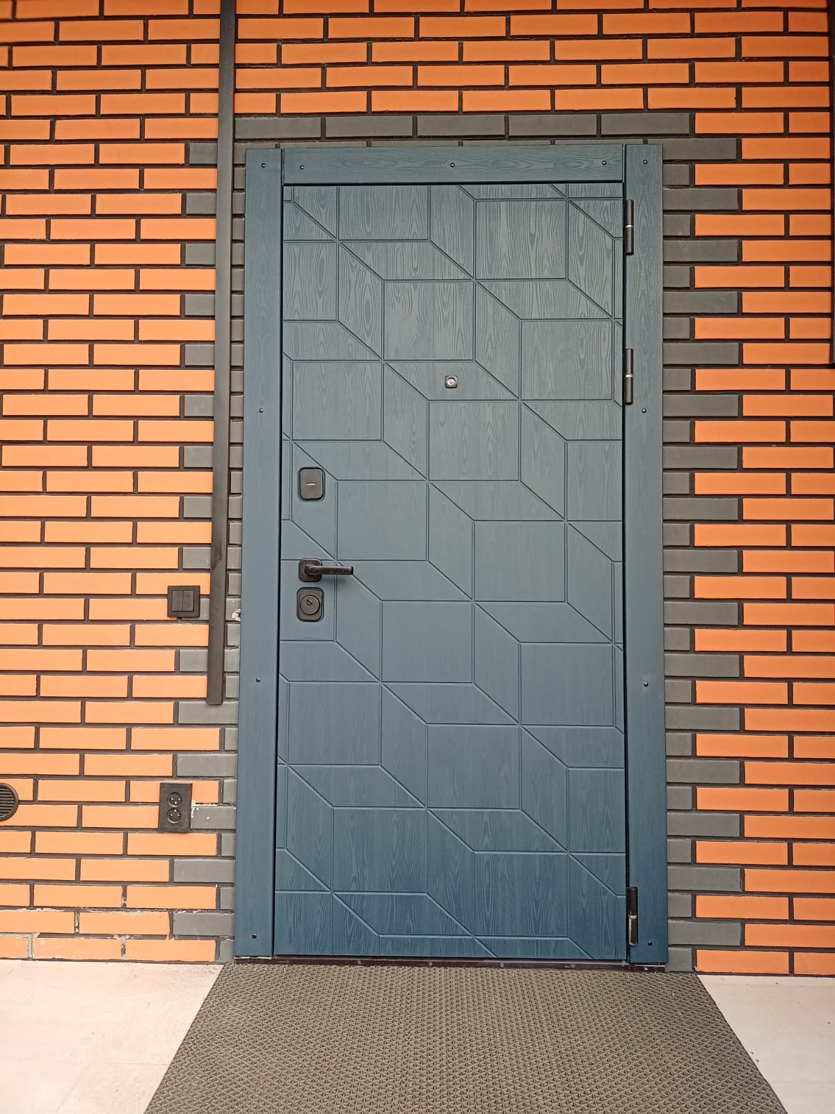 Фото двери после покраски